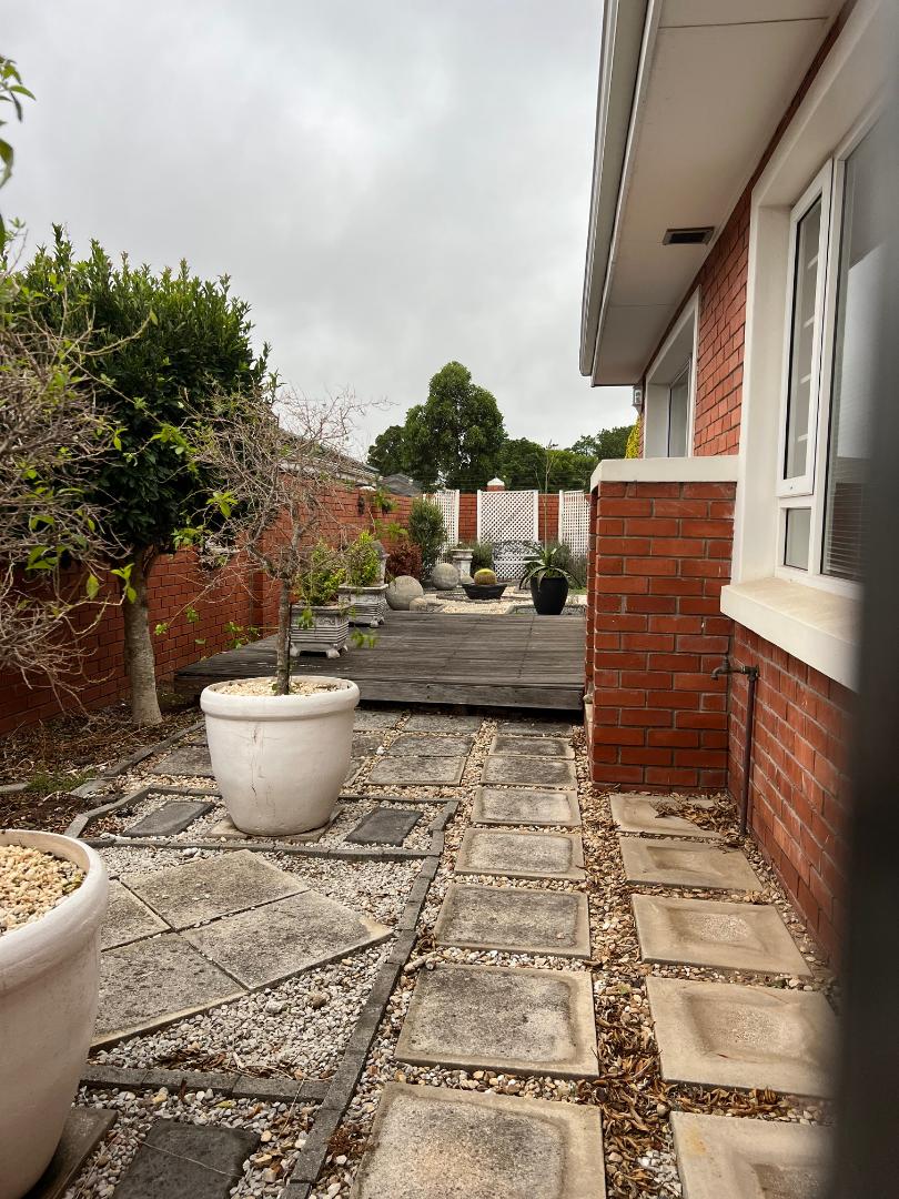 To Let 4 Bedroom Property for Rent in Walmer Eastern Cape